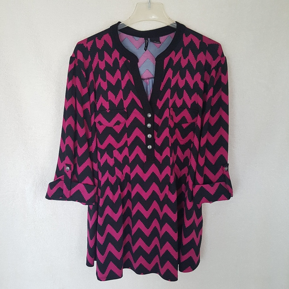 Magenta/black zigzag top